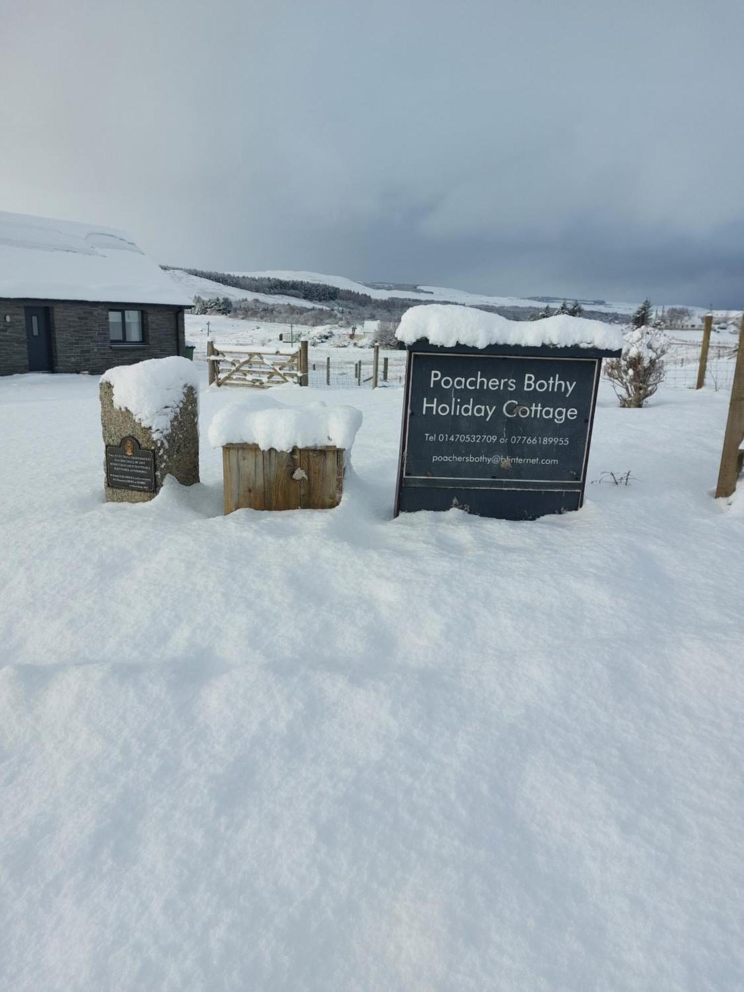 Вилла Poachers Bothy Skeabost Экстерьер фото